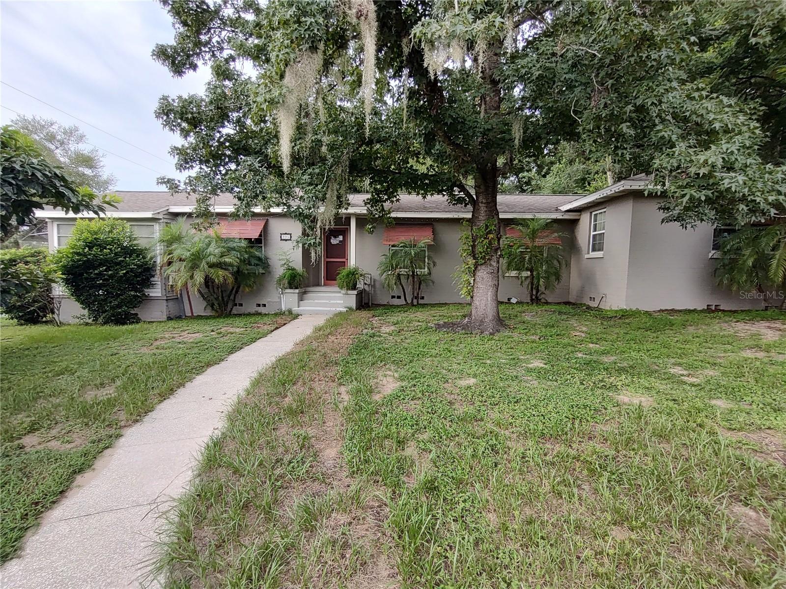 995 W 11TH AVE, MOUNT DORA, FL