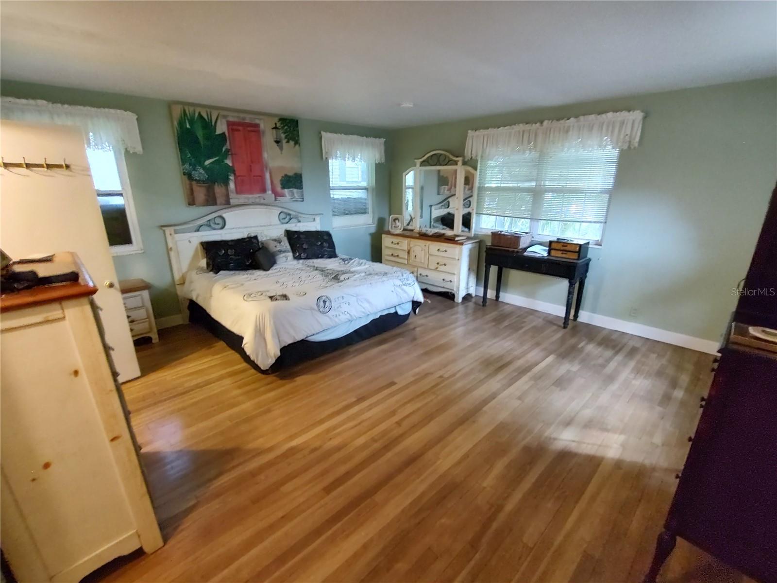 995 W 11TH AVE, MOUNT DORA, FL — photo 17