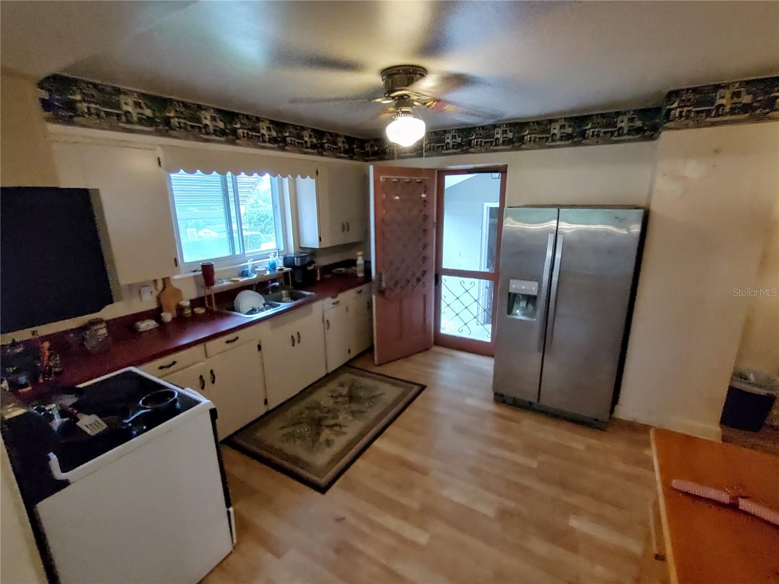 995 W 11TH AVE, MOUNT DORA, FL — photo 40