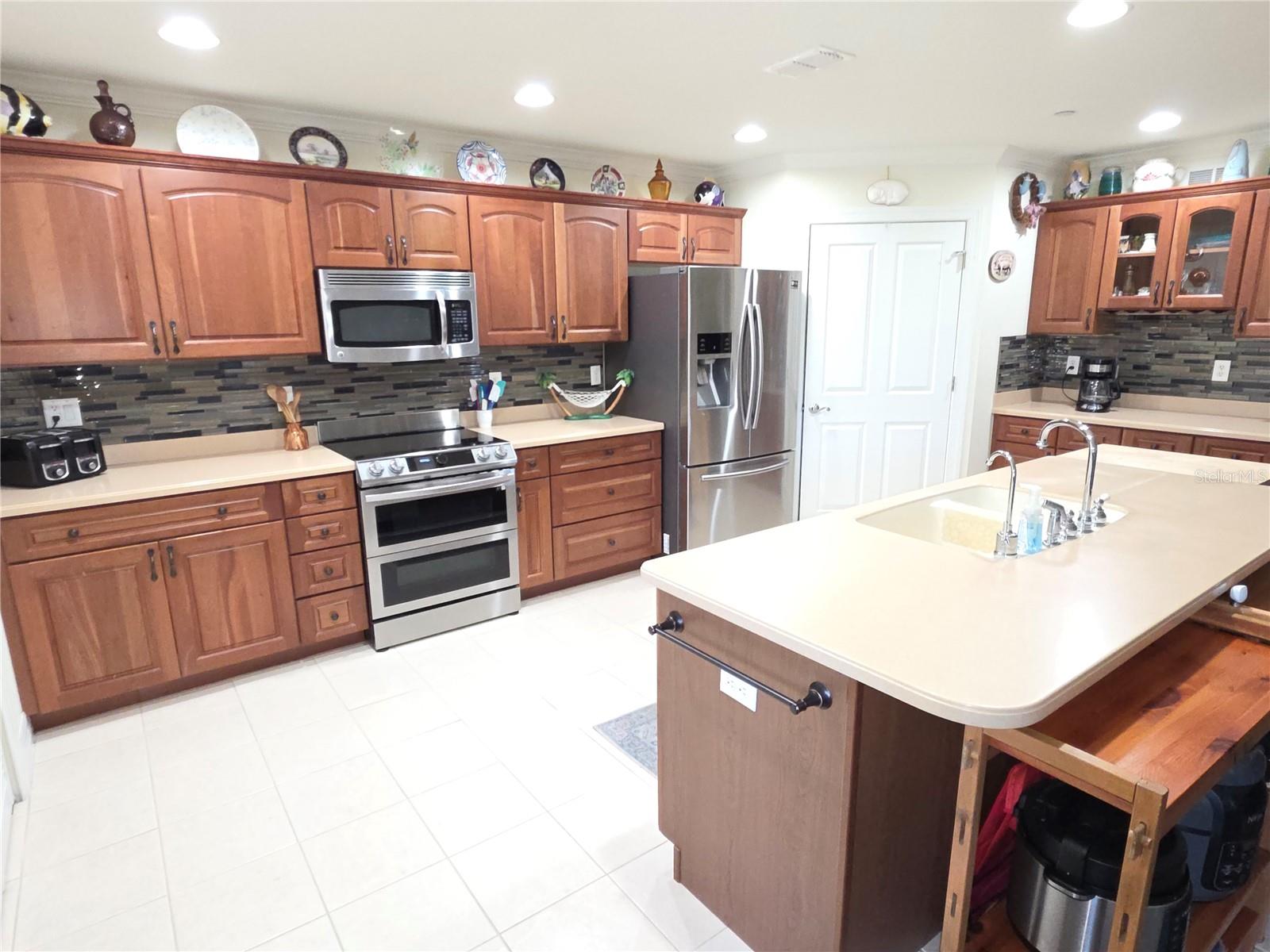 8152 SOUTHERN PINES DR, BROOKSVILLE, FL — photo 2