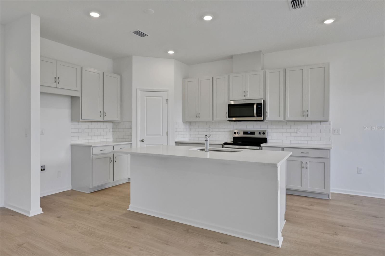 2866 SUPERMARINE RD, TAVARES, FL — photo 17
