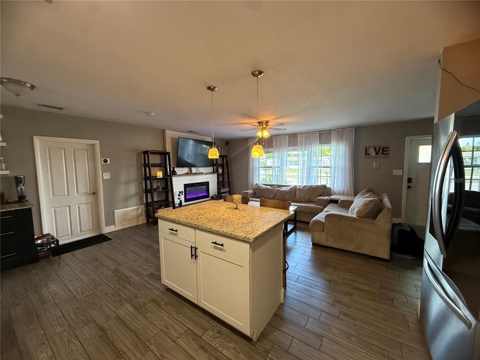 2815 SOUTHERN PKWY W, BRADENTON, FL — photo 3