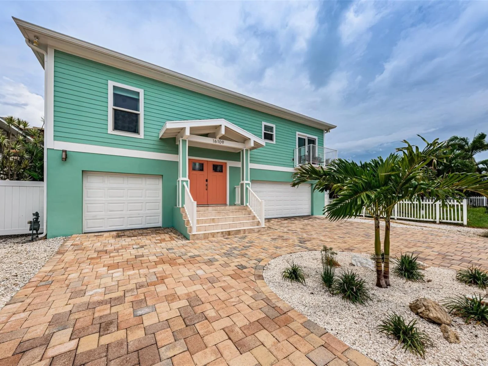 16109 3RD ST E, REDINGTON BEACH, FL — photo 1