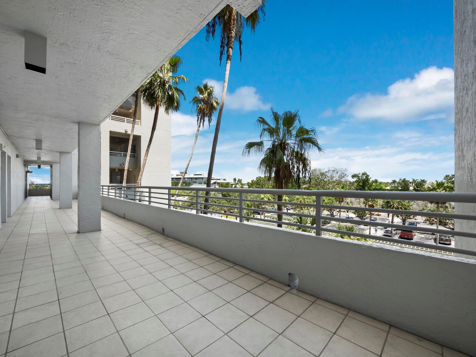 210 SANDS POINT RD #2405, LONGBOAT KEY, FL — photo 3