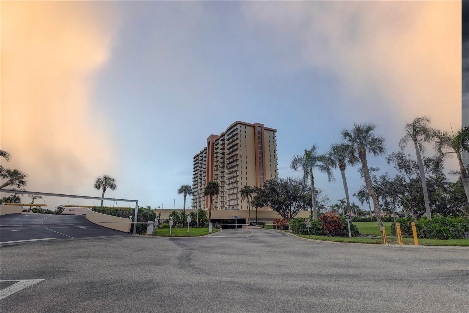 4900 BRITTANY DR S #1409, ST PETERSBURG, FL — photo 2