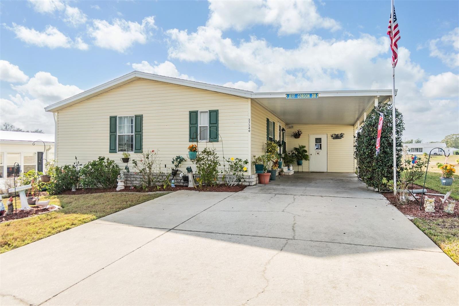 37340 NEUKOM AVE, ZEPHYRHILLS, FL — photo 23