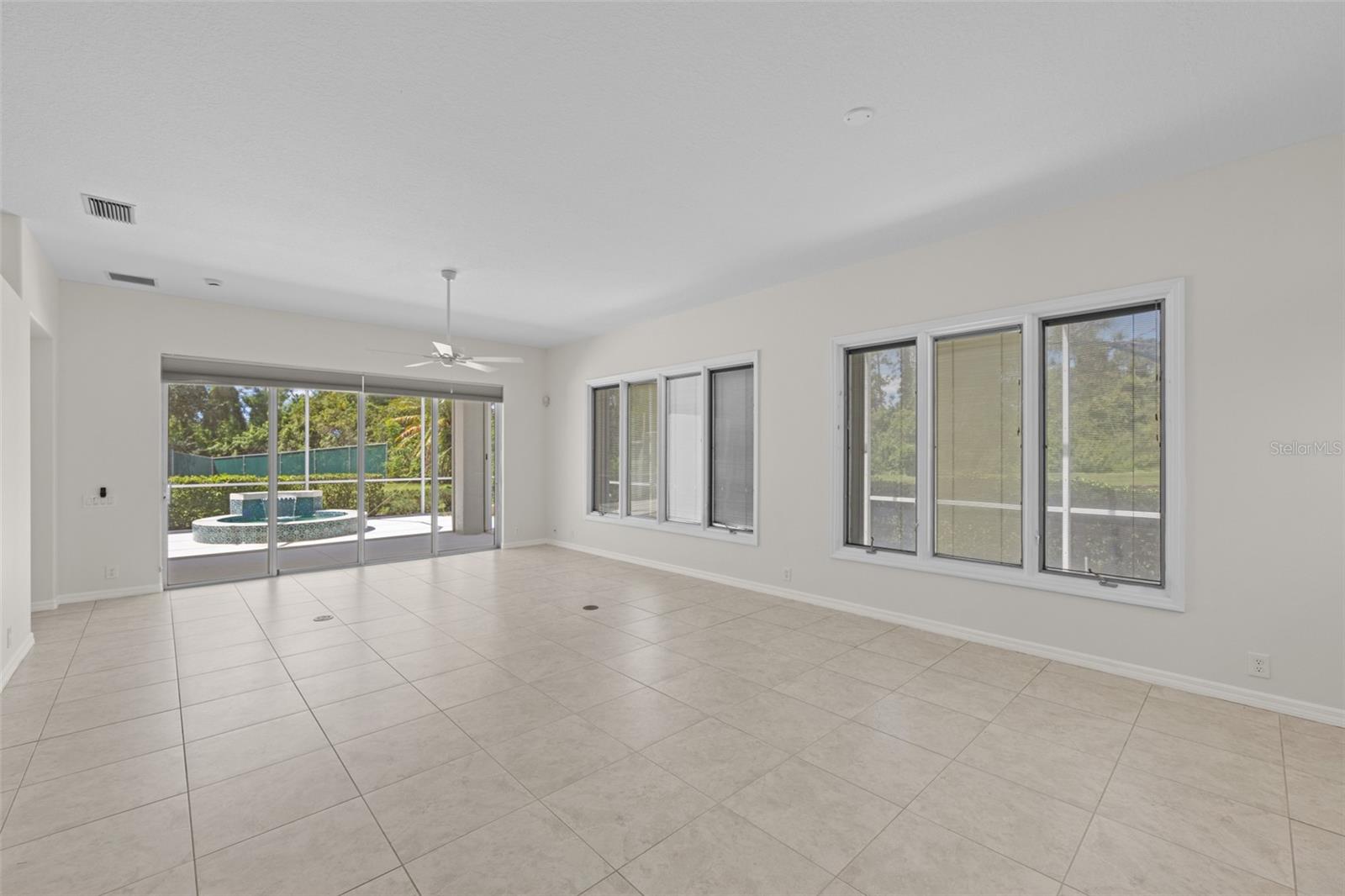 8628 54TH AVENUE CIR E, BRADENTON, FL — photo 3