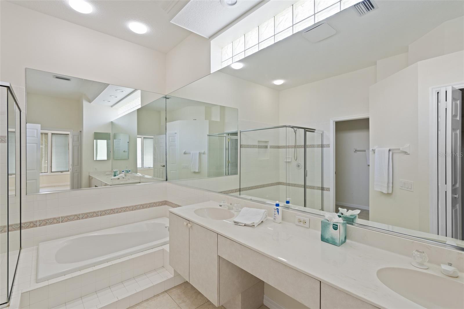 8628 54TH AVENUE CIR E, BRADENTON, FL — photo 11