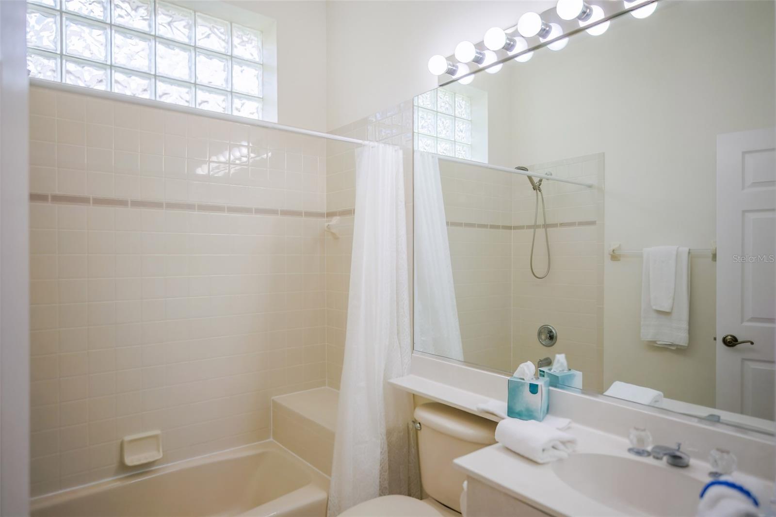 8628 54TH AVENUE CIR E, BRADENTON, FL — photo 17
