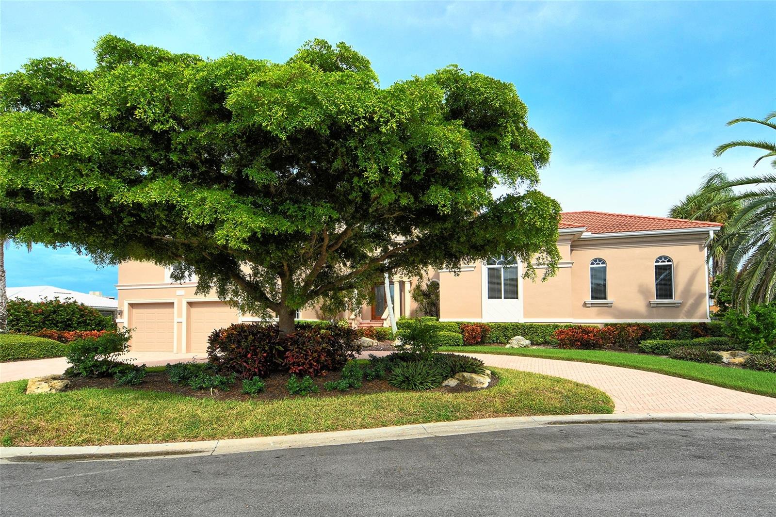 591 PUTTING GREEN LN, LONGBOAT KEY, FL