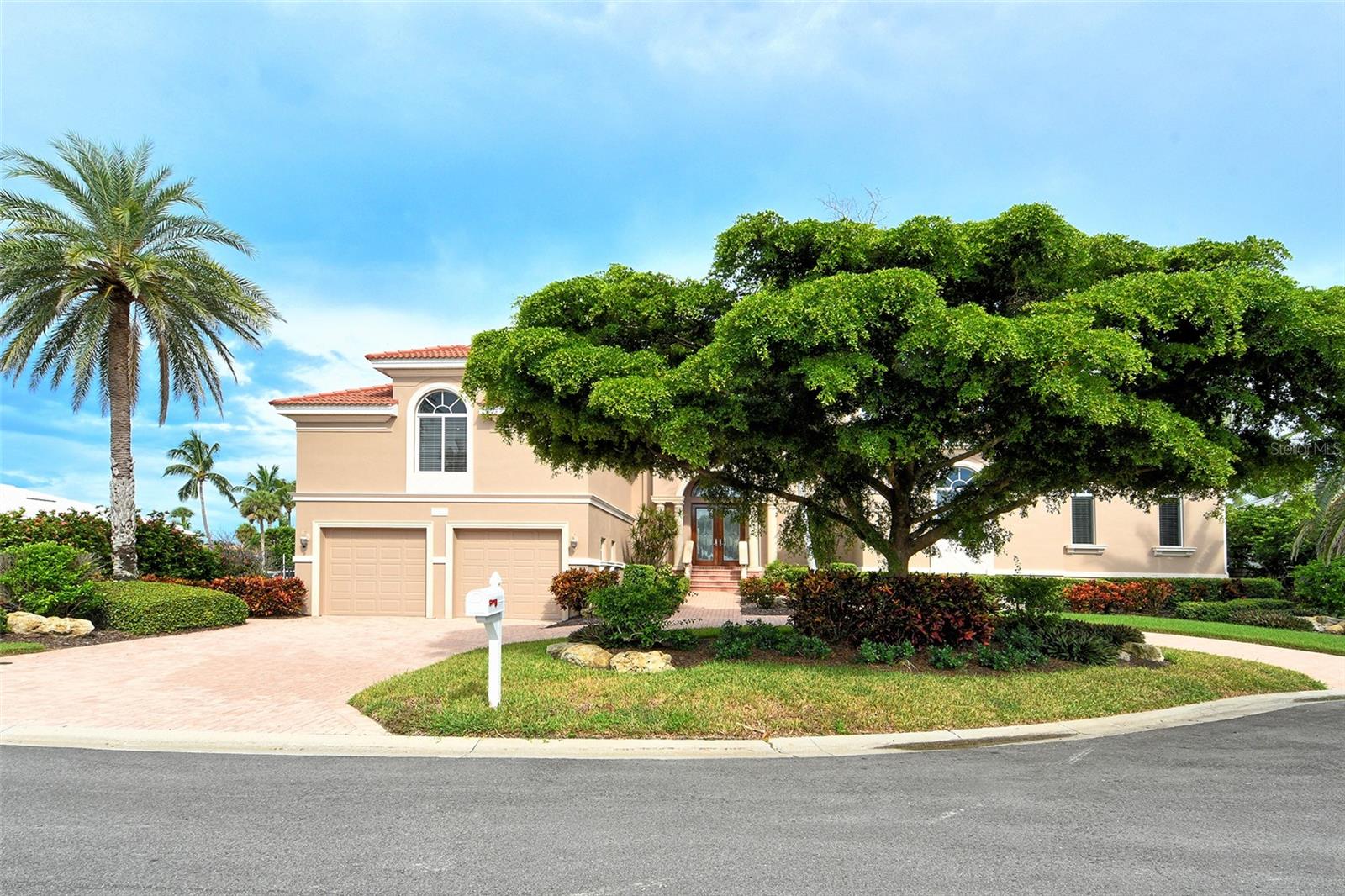 591 PUTTING GREEN LN, LONGBOAT KEY, FL — photo 4