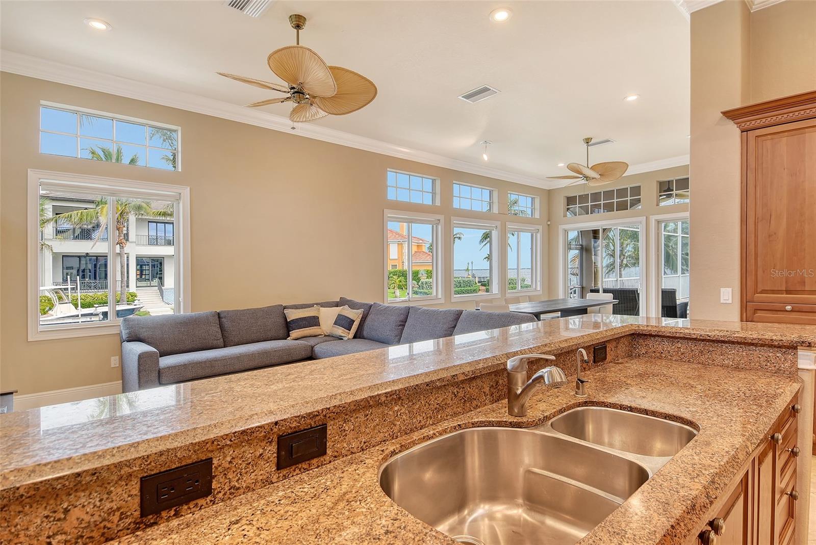 591 PUTTING GREEN LN, LONGBOAT KEY, FL — photo 49