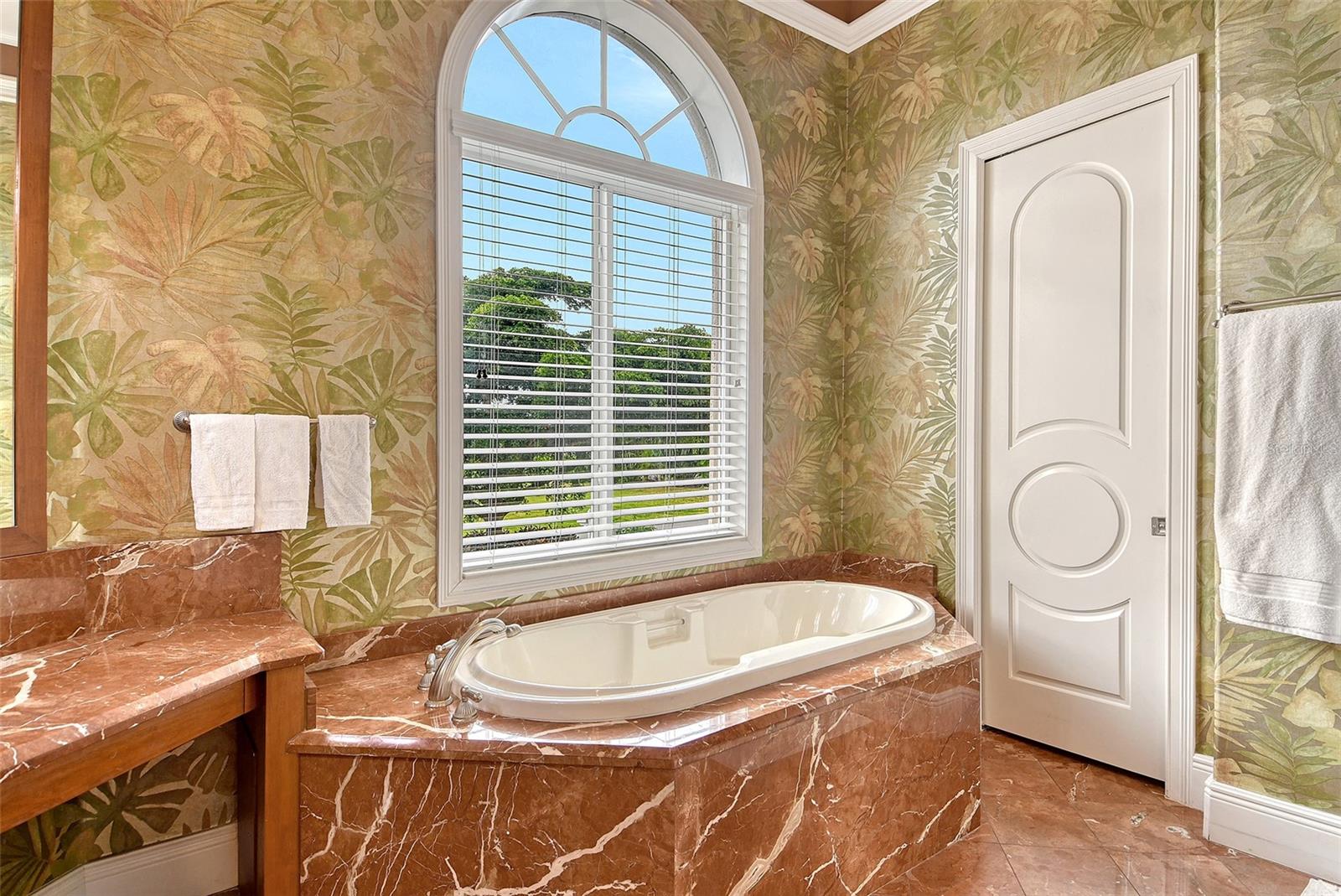591 PUTTING GREEN LN, LONGBOAT KEY, FL — photo 64