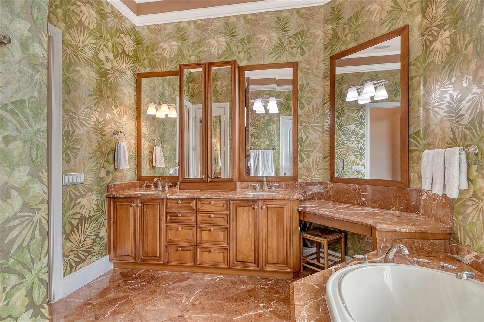 591 PUTTING GREEN LN, LONGBOAT KEY, FL — photo 67