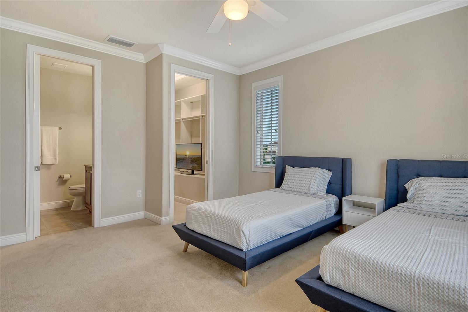 591 PUTTING GREEN LN, LONGBOAT KEY, FL — photo 97