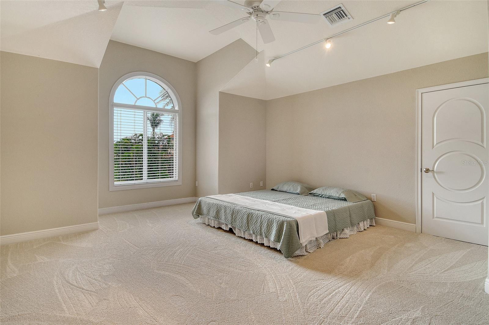 591 PUTTING GREEN LN, LONGBOAT KEY, FL — photo 102
