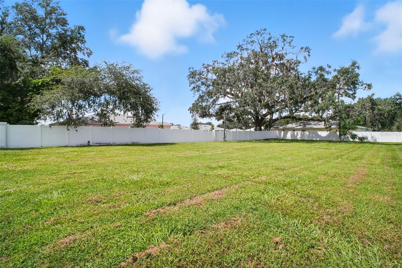 12182 N US HIGHWAY 301, OXFORD, FL — photo 2