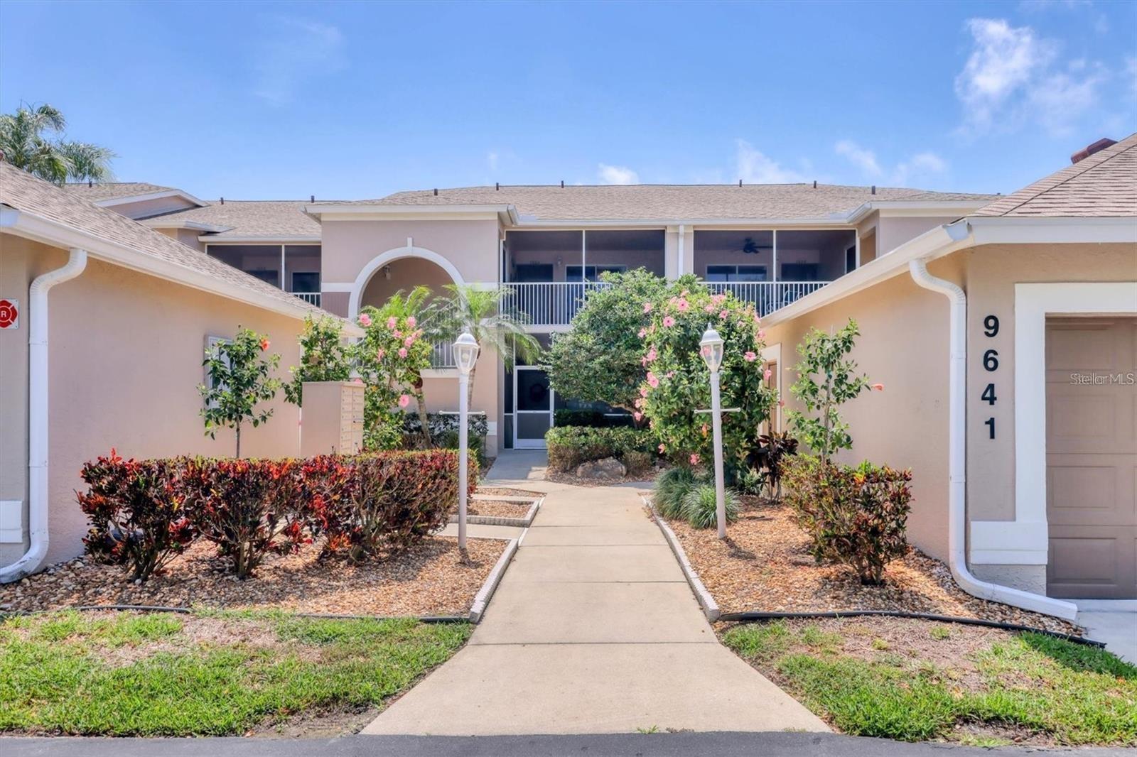 9641 CASTLE POINT DR #1215, SARASOTA, FL
