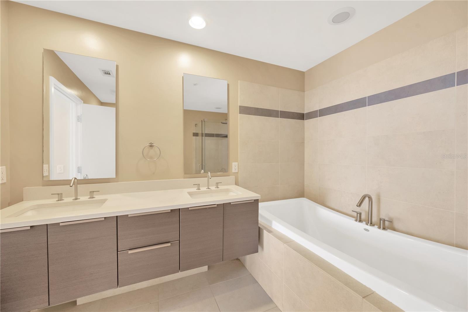145 2ND AVE S #521, ST PETERSBURG, FL — photo 25