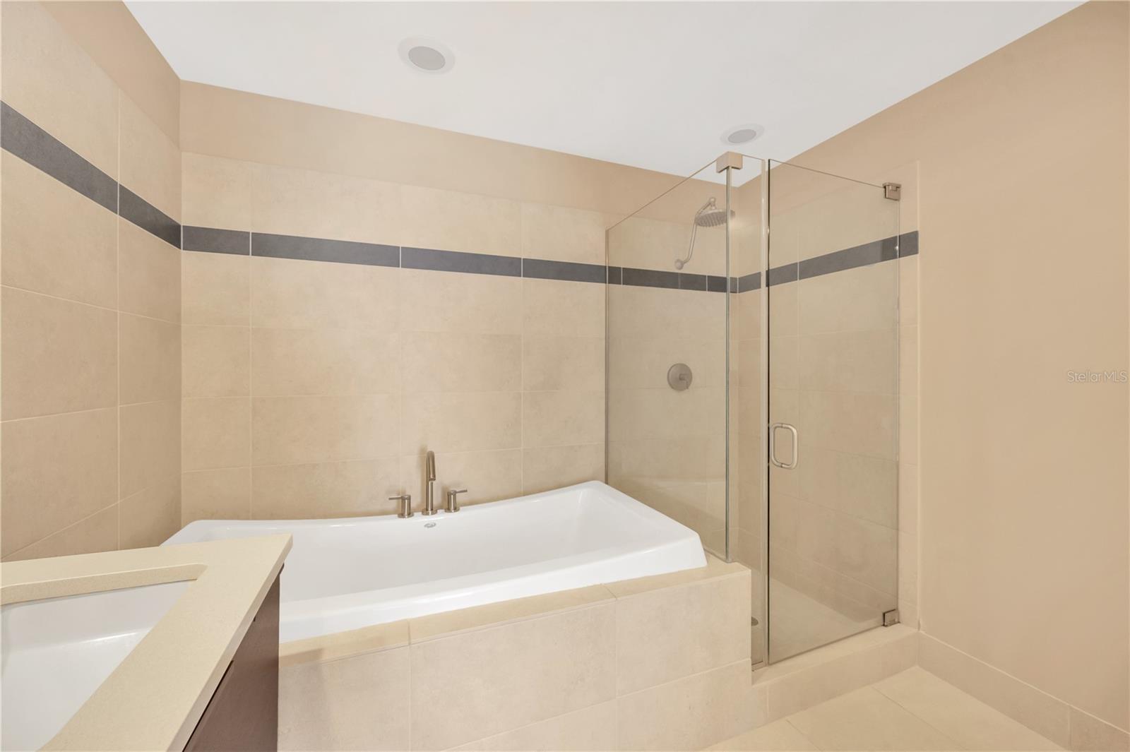 145 2ND AVE S #521, ST PETERSBURG, FL — photo 26