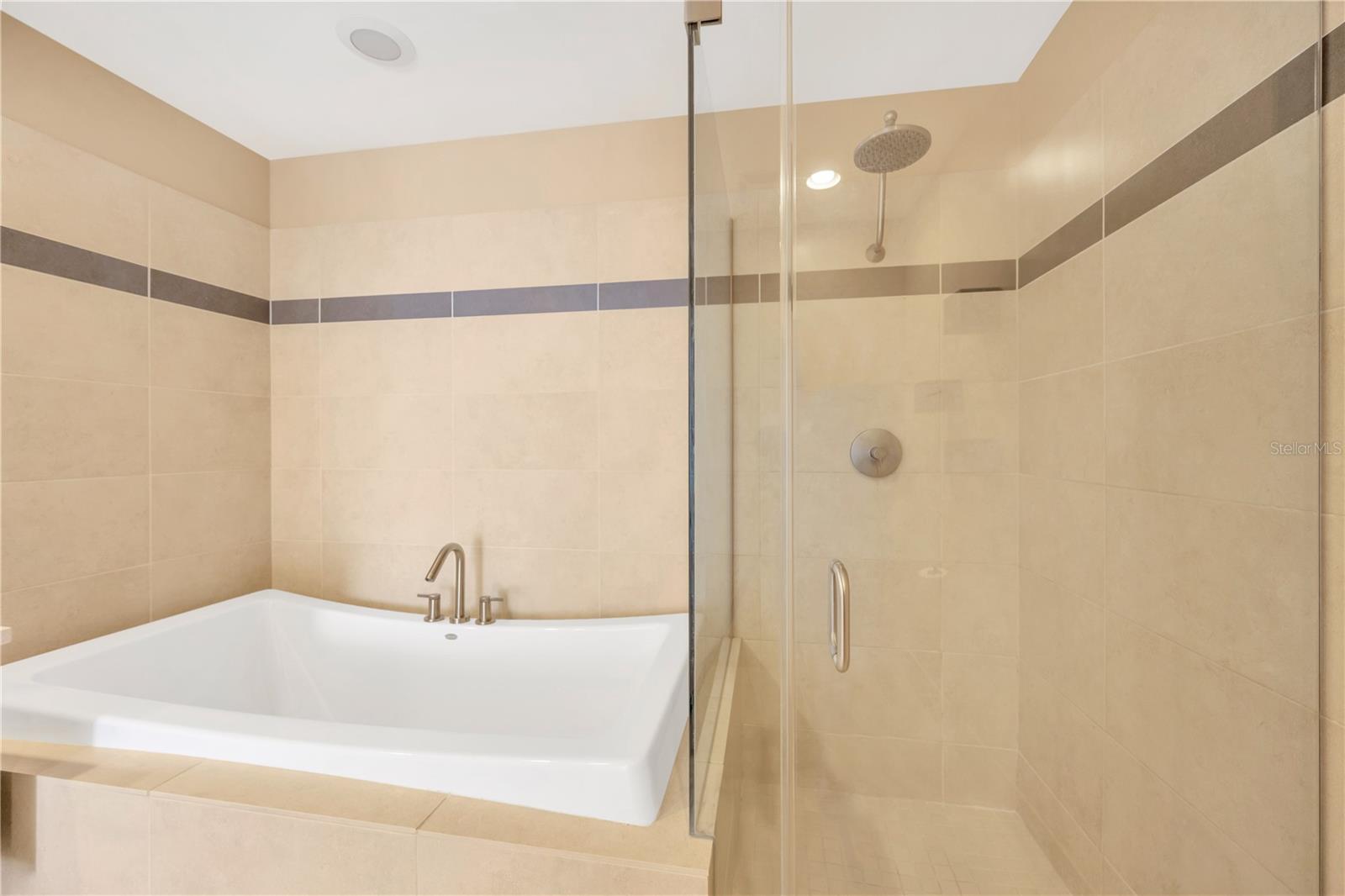 145 2ND AVE S #521, ST PETERSBURG, FL — photo 27
