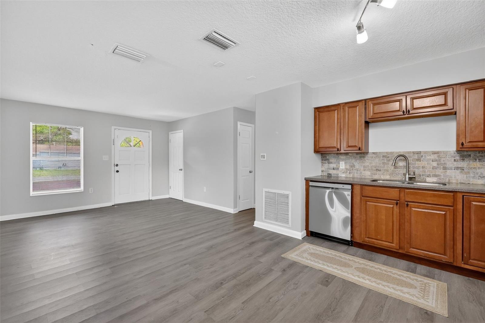 705 MIKE AVE, FRUITLAND PARK, FL — photo 17