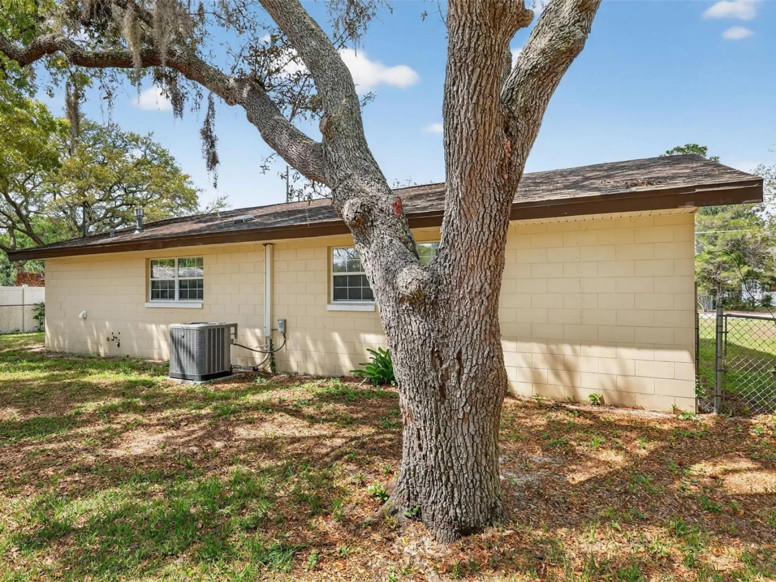 705 MIKE AVE, FRUITLAND PARK, FL — photo 41