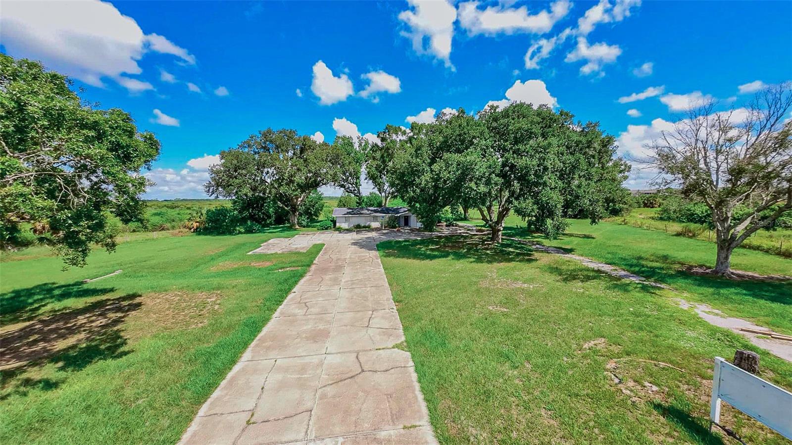 1030 CHALET SUZANNE RD, LAKE WALES, FL