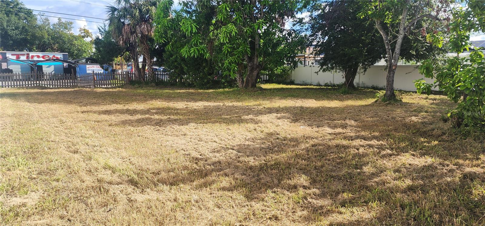 2606 W COLUMBUS DR, TAMPA, FL — photo 2