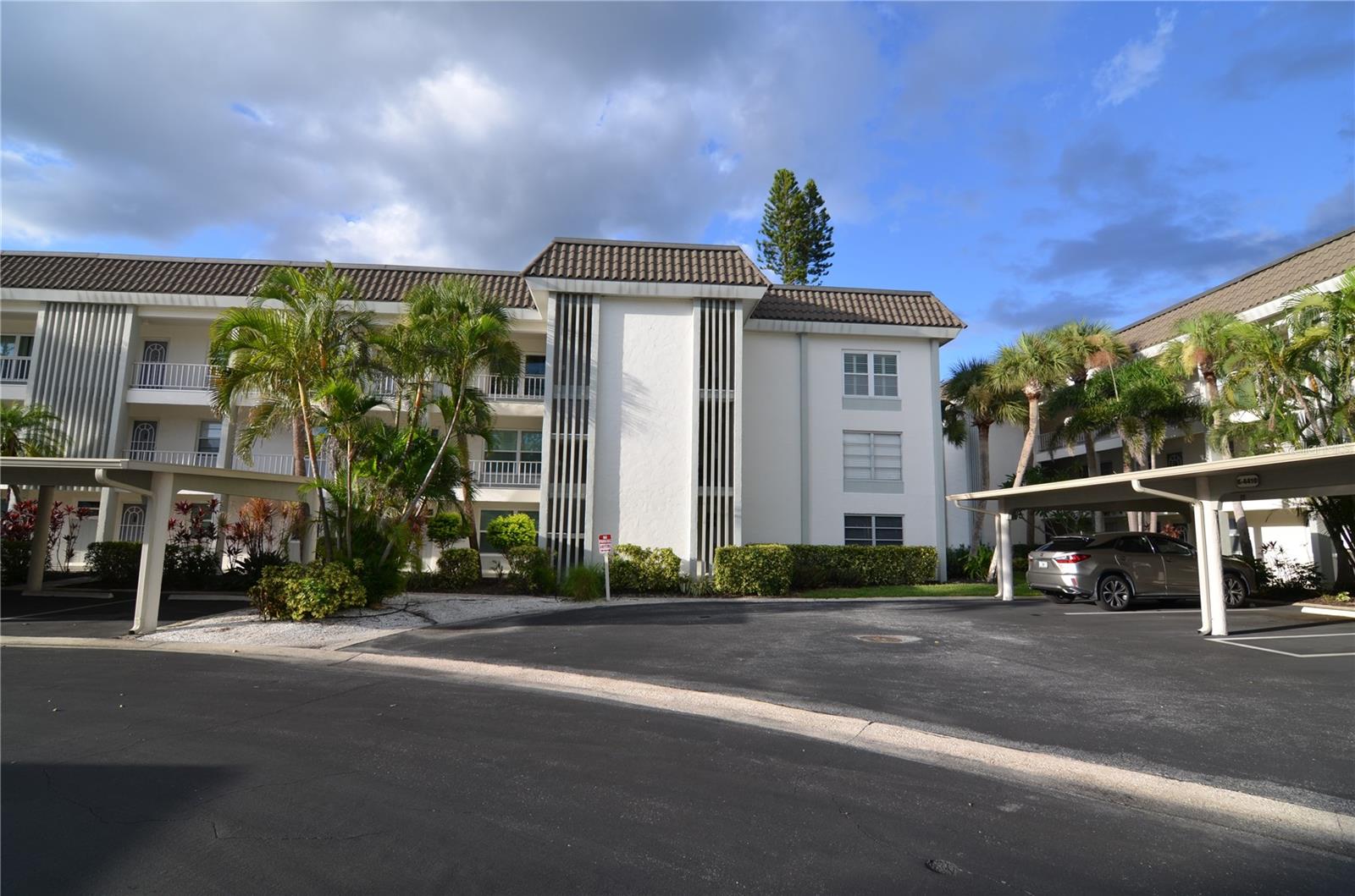 4420 EXETER DR #208, LONGBOAT KEY, FL