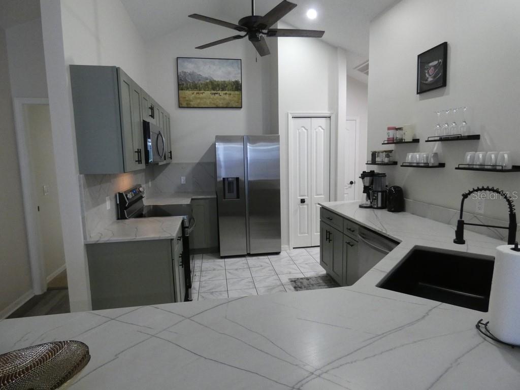 6534 FOXMOOR DR, ZEPHYRHILLS, FL — photo 2
