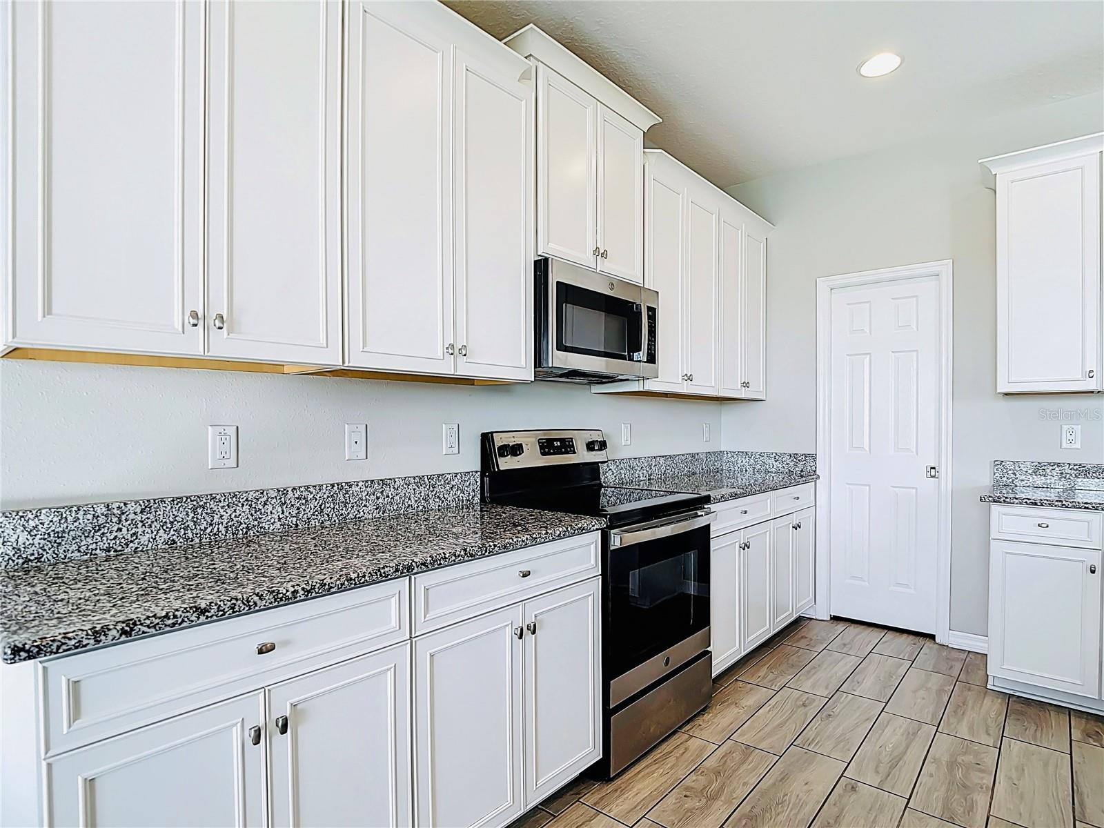 2960 AUTUMN ROCK DR, ZEPHYRHILLS, FL — photo 12