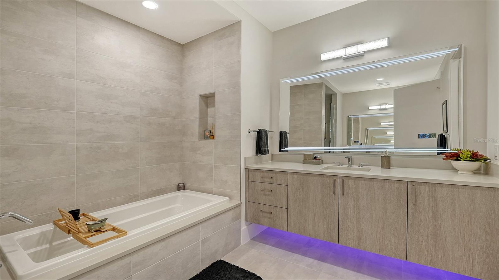 540 N TAMIAMI TRL #1702, SARASOTA, FL — photo 40
