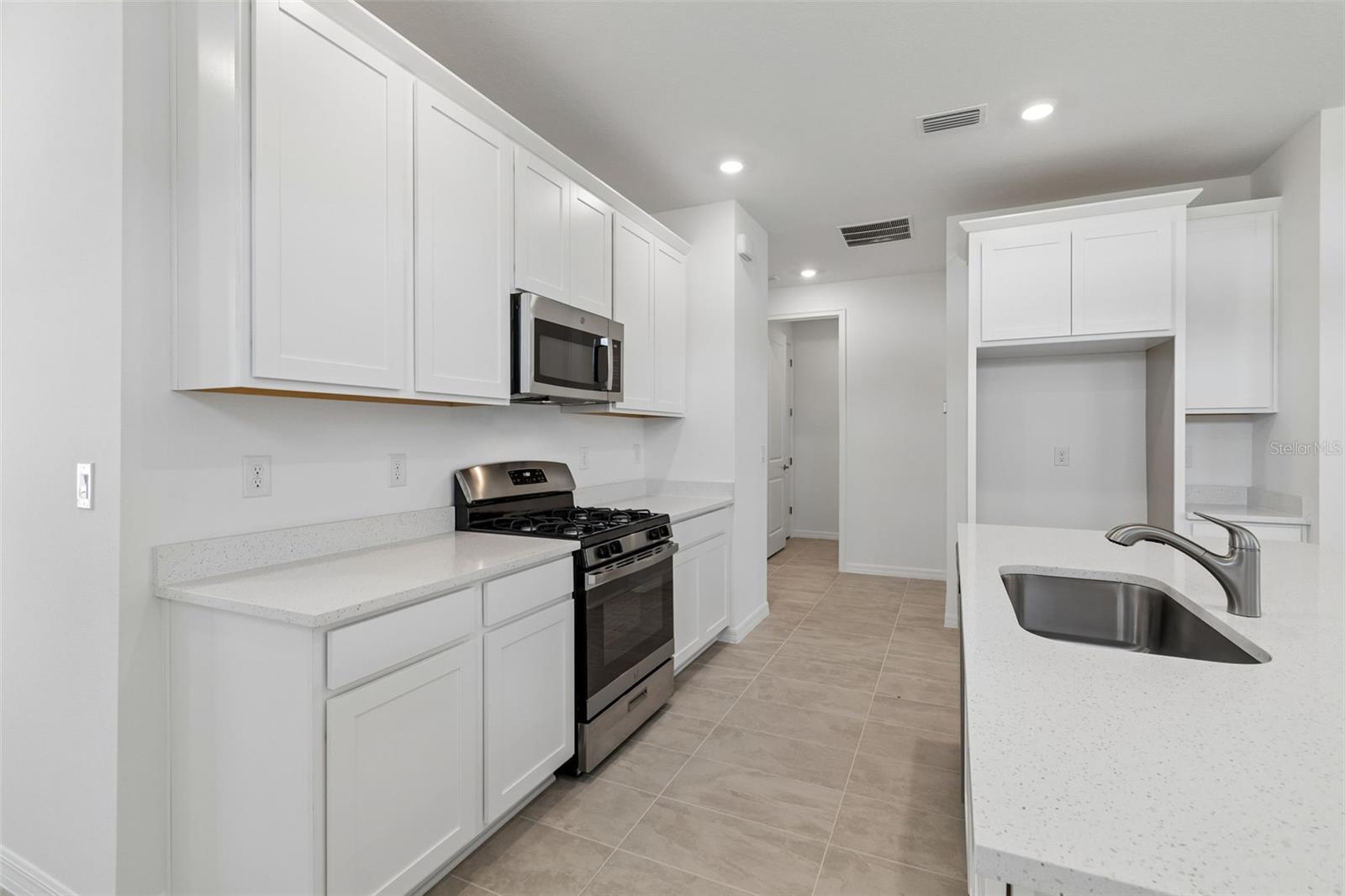 3744 NANDINA CIR, SUN CITY CENTER, FL — photo 4