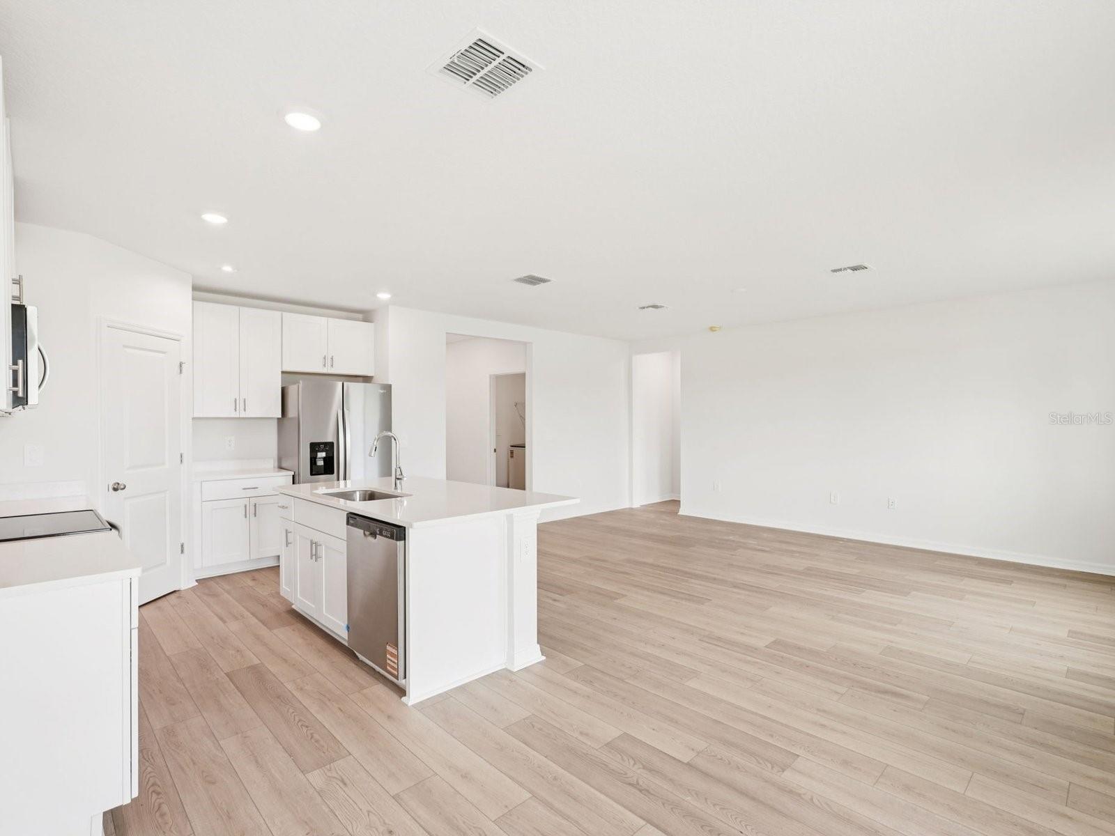 10404 ABUNDANCE GROVE WAY, PARRISH, FL — photo 2