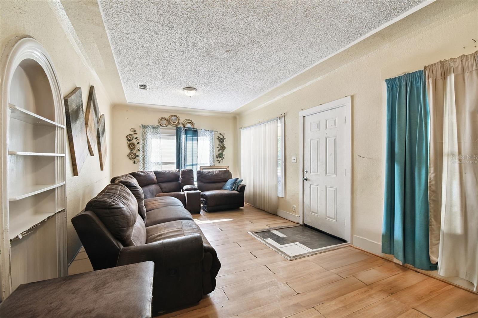 3417 E LAKE AVE, TAMPA, FL — photo 3