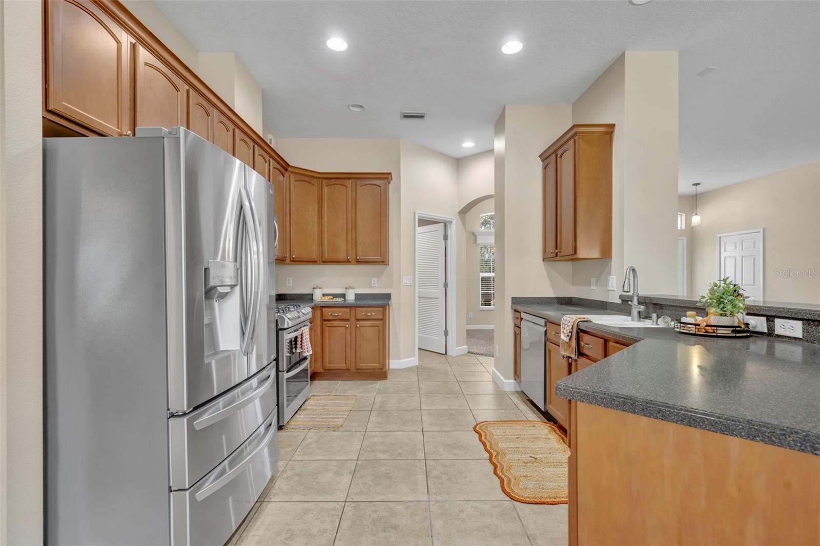 8923 BRIDGEPORT BAY CIR, MOUNT DORA, FL — photo 34