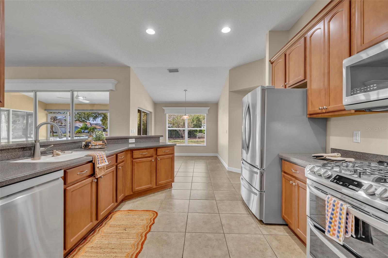 8923 BRIDGEPORT BAY CIR, MOUNT DORA, FL — photo 35
