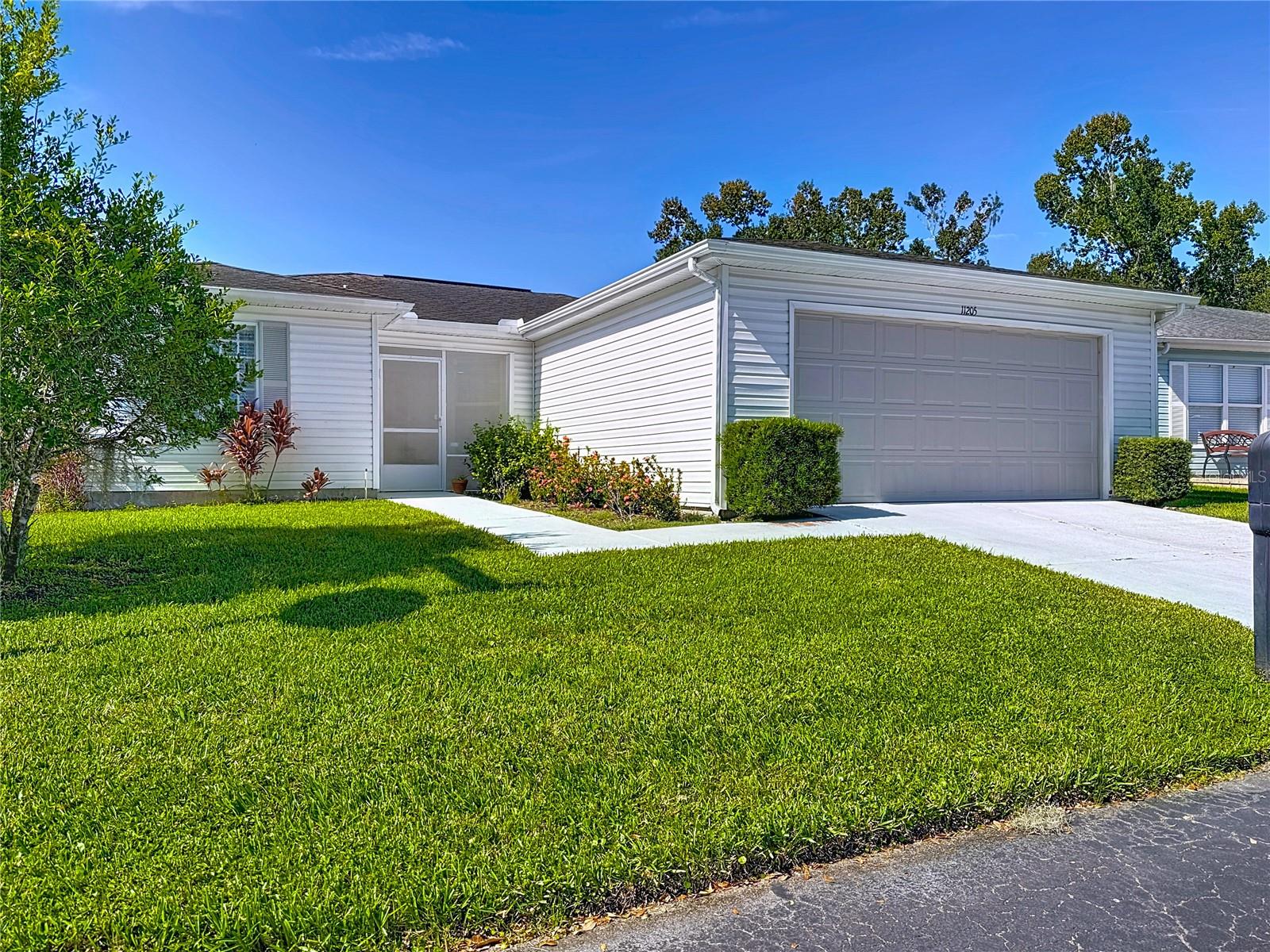 11205 COREY PAVIN LN, SAN ANTONIO, FL