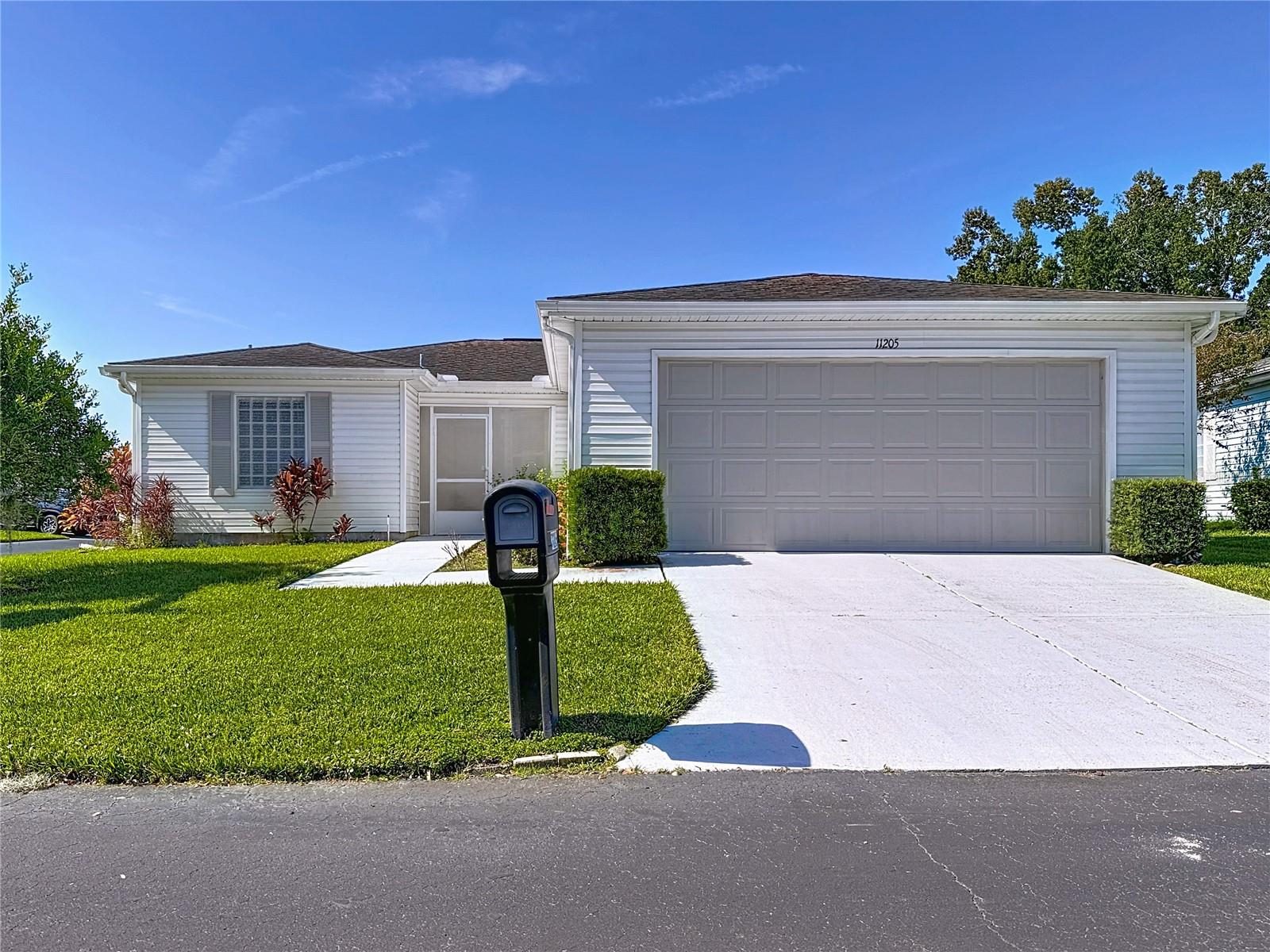 11205 COREY PAVIN LN, SAN ANTONIO, FL — photo 2