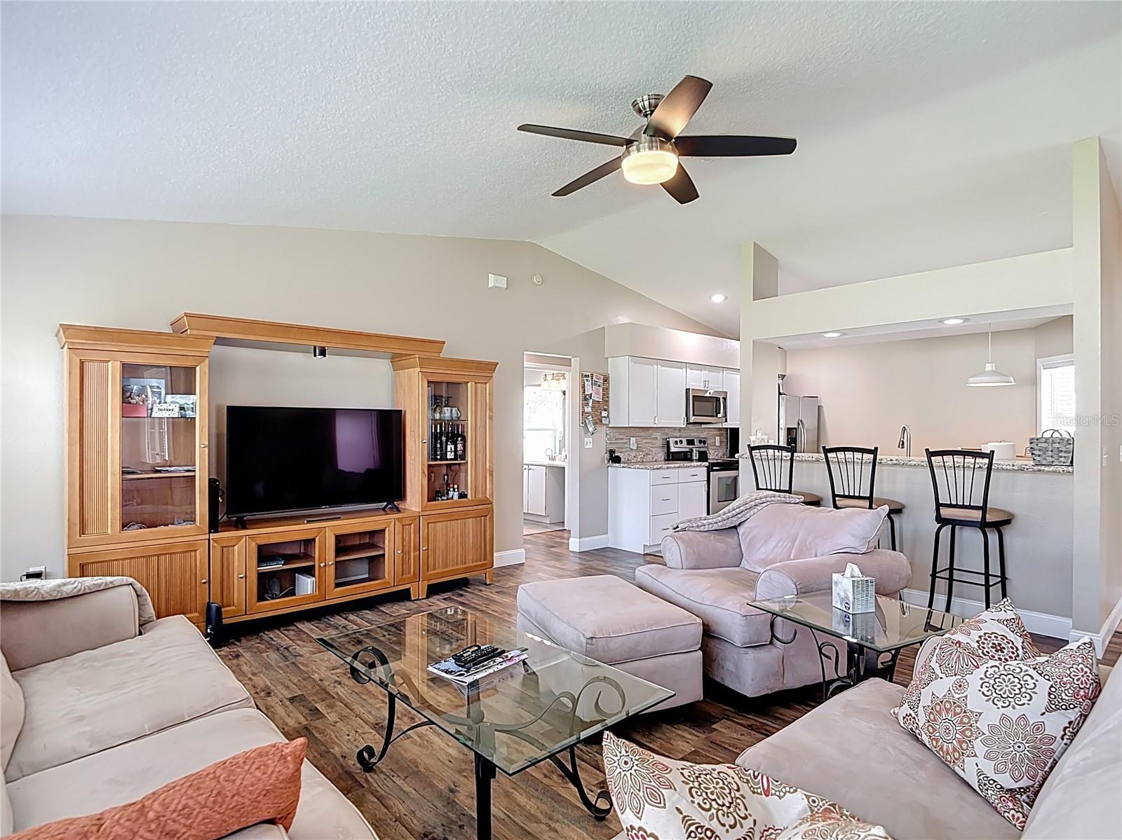 11205 COREY PAVIN LN, SAN ANTONIO, FL — photo 7