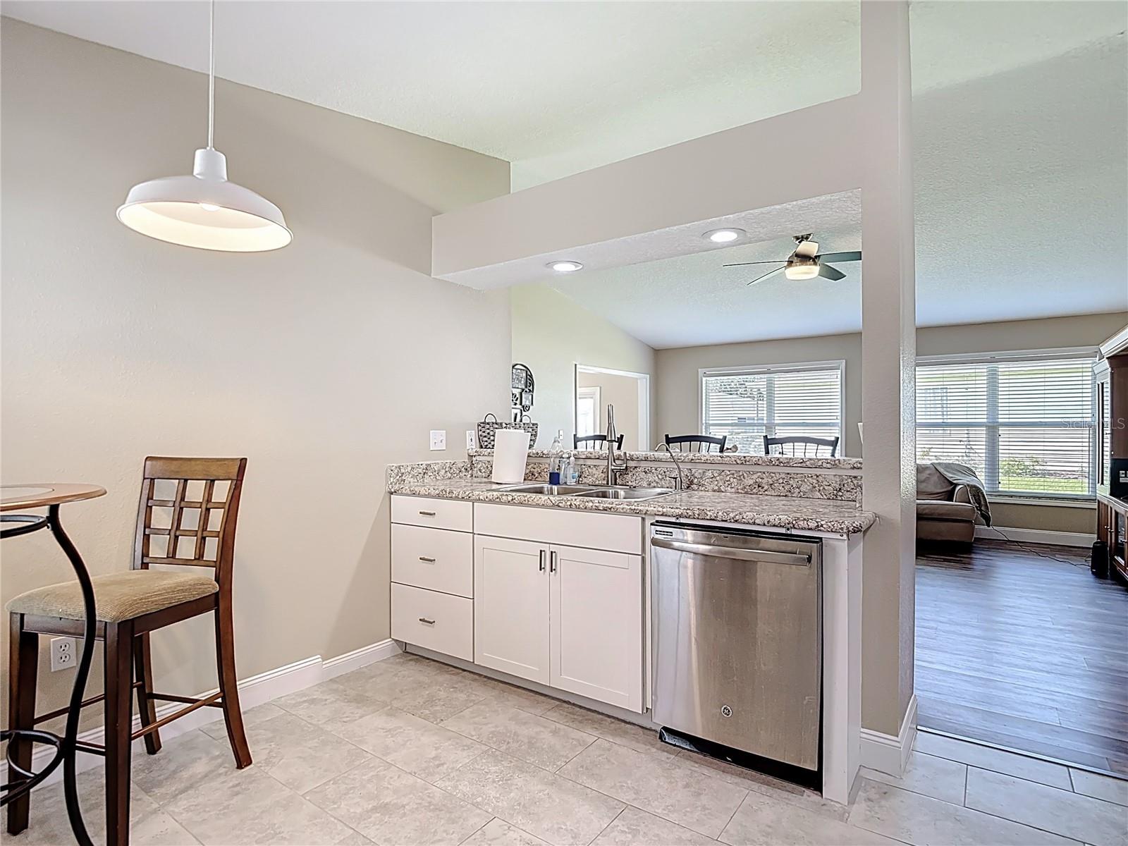 11205 COREY PAVIN LN, SAN ANTONIO, FL — photo 11