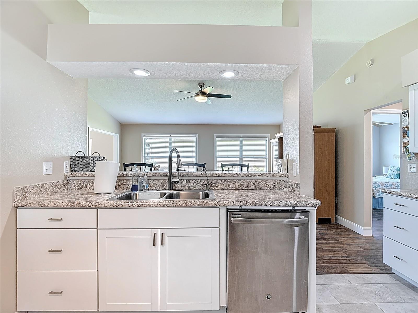 11205 COREY PAVIN LN, SAN ANTONIO, FL — photo 12