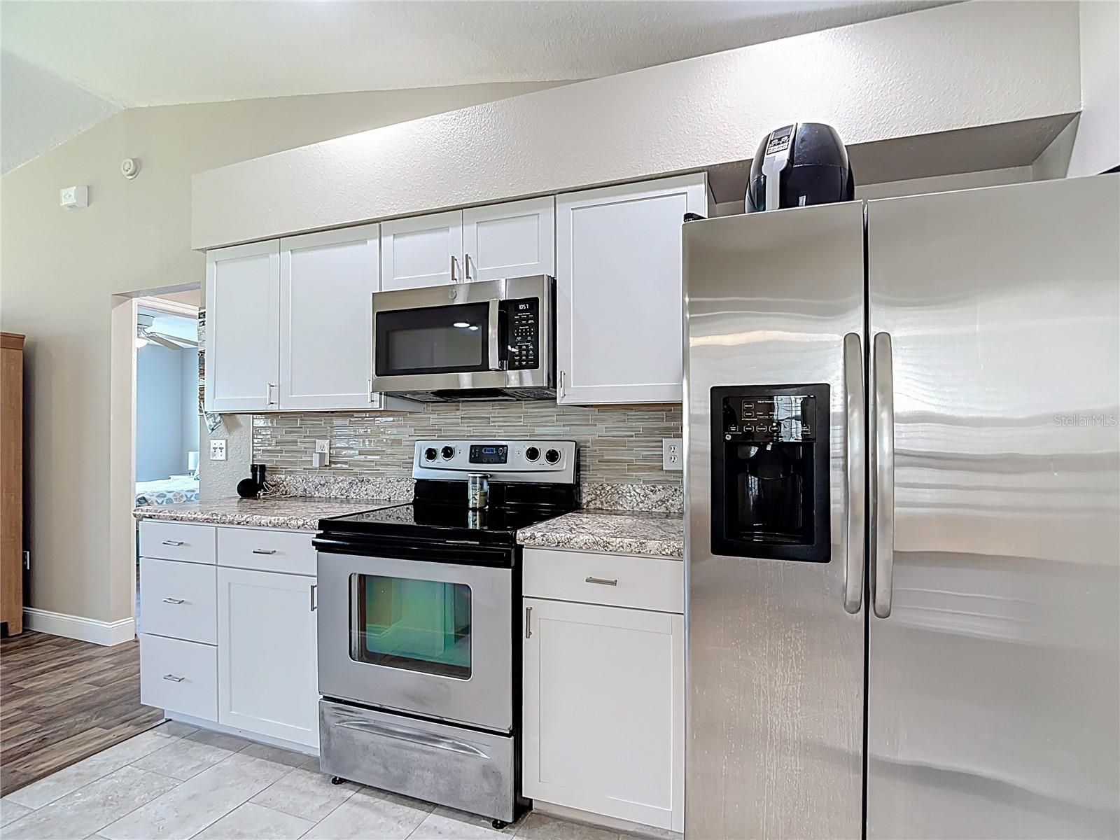 11205 COREY PAVIN LN, SAN ANTONIO, FL — photo 13