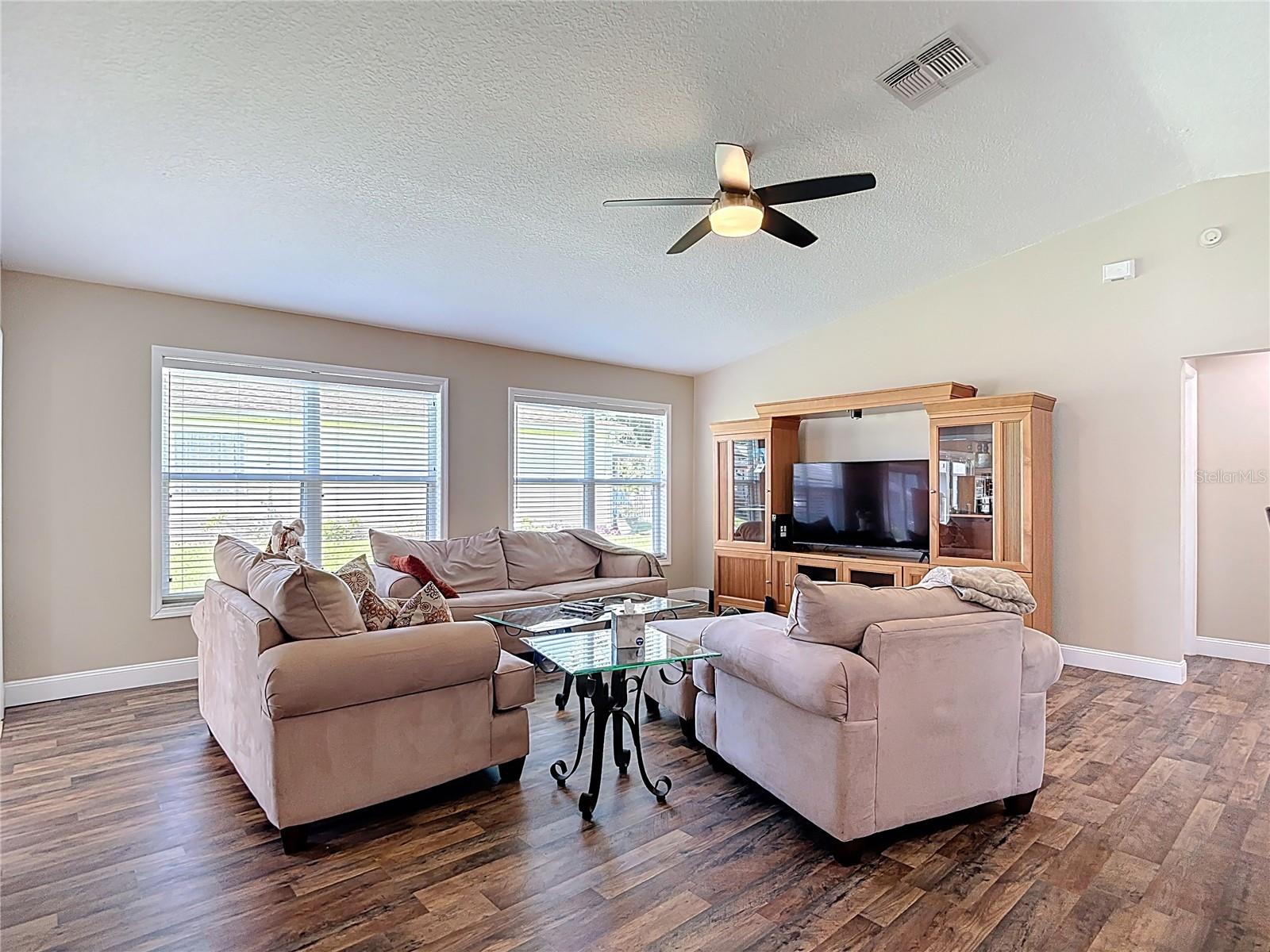 11205 COREY PAVIN LN, SAN ANTONIO, FL — photo 33