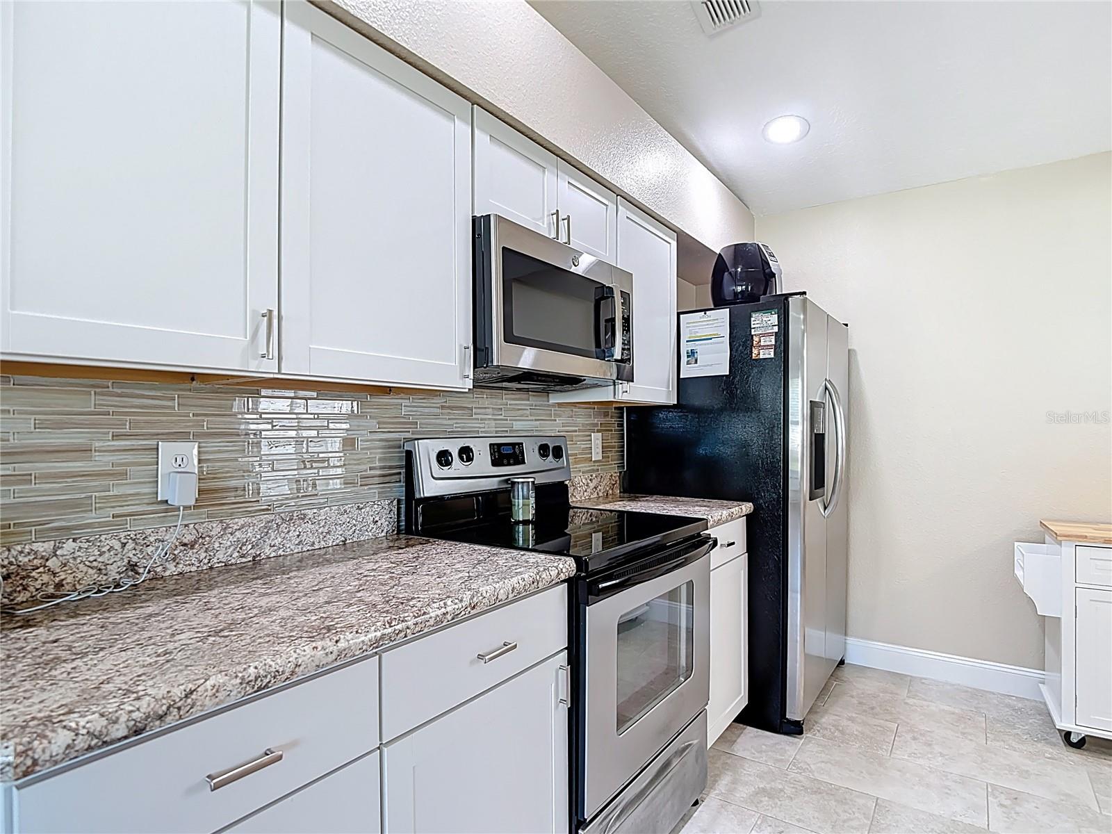 11205 COREY PAVIN LN, SAN ANTONIO, FL — photo 35