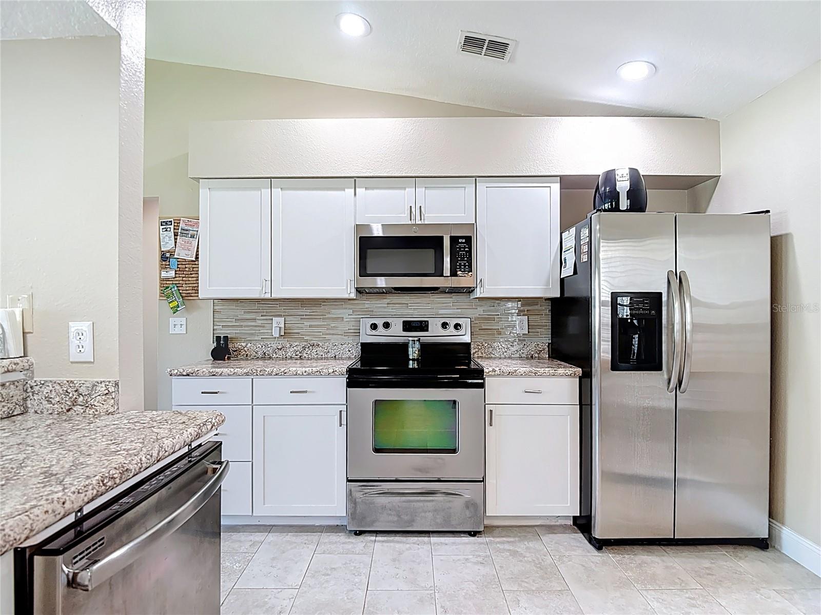 11205 COREY PAVIN LN, SAN ANTONIO, FL — photo 36