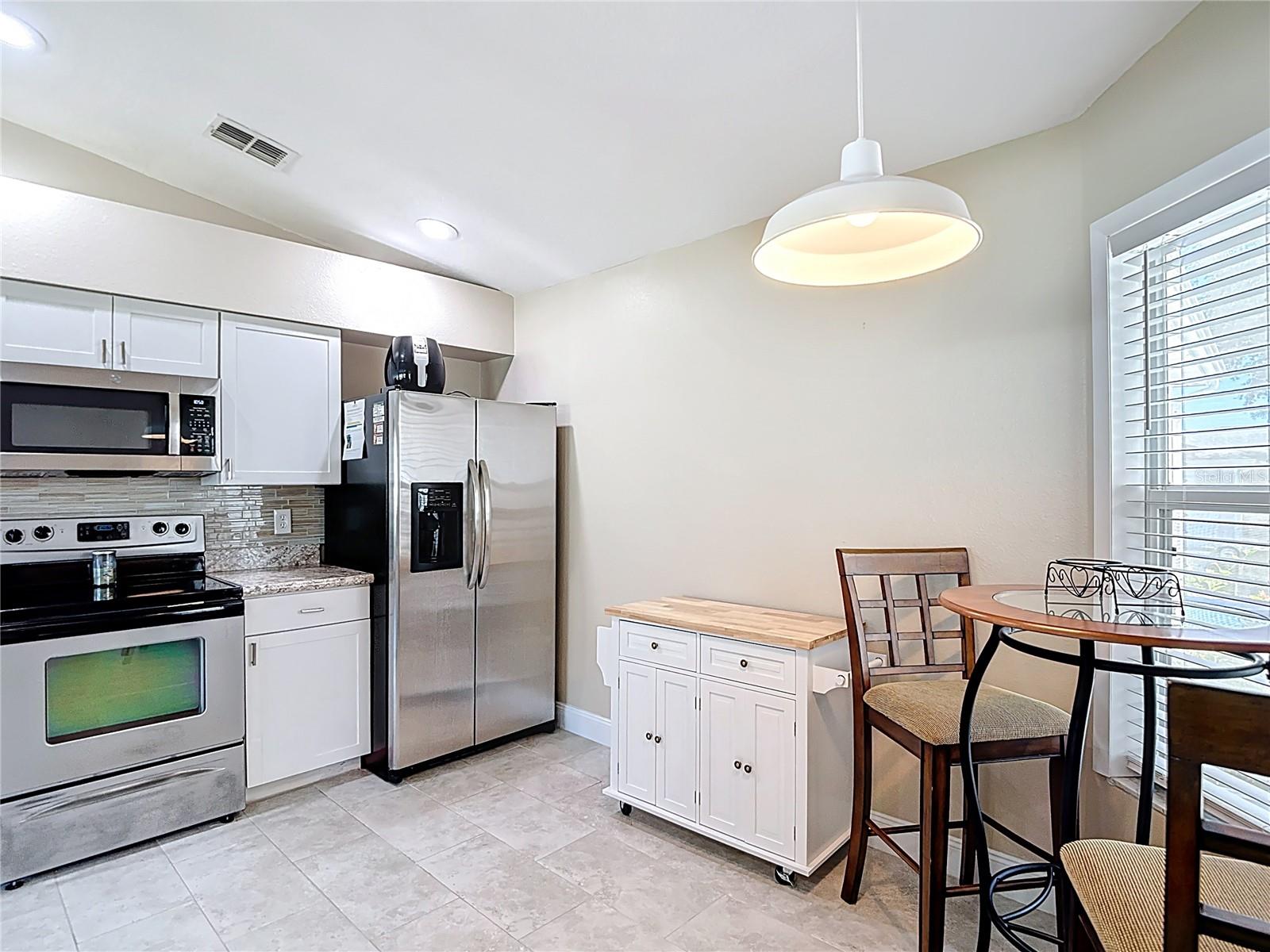 11205 COREY PAVIN LN, SAN ANTONIO, FL — photo 37