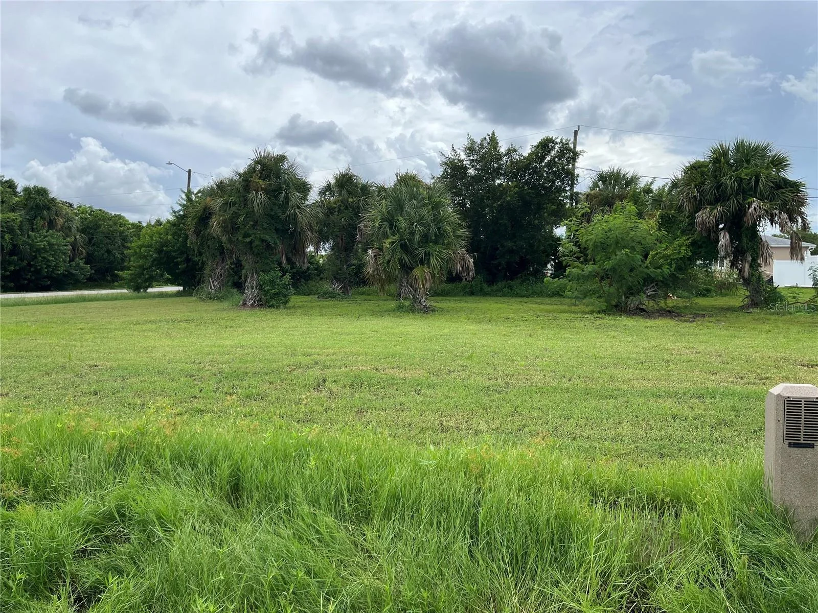401 GARFIELD AVE NW, PORT CHARLOTTE, FL — photo 3
