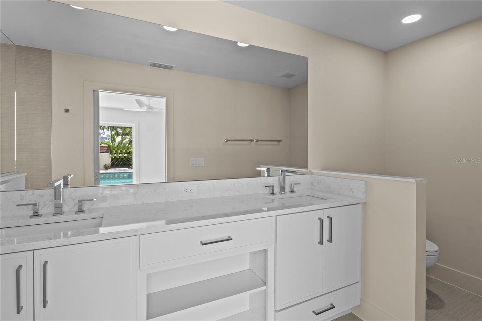 624 DUNDEE LN, HOLMES BEACH, FL — photo 32